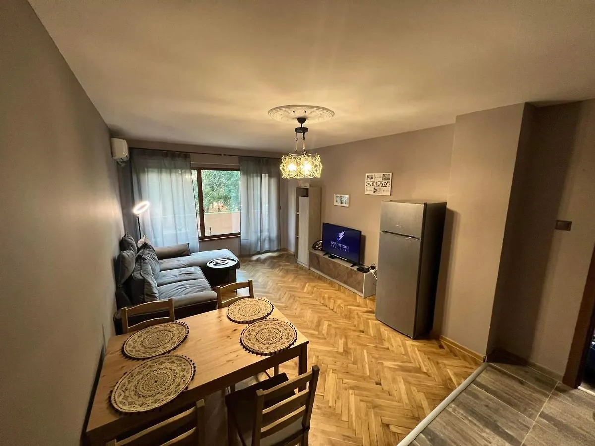 Petya'S Two Bedroom Apartment Near The Sea Garden. Varna